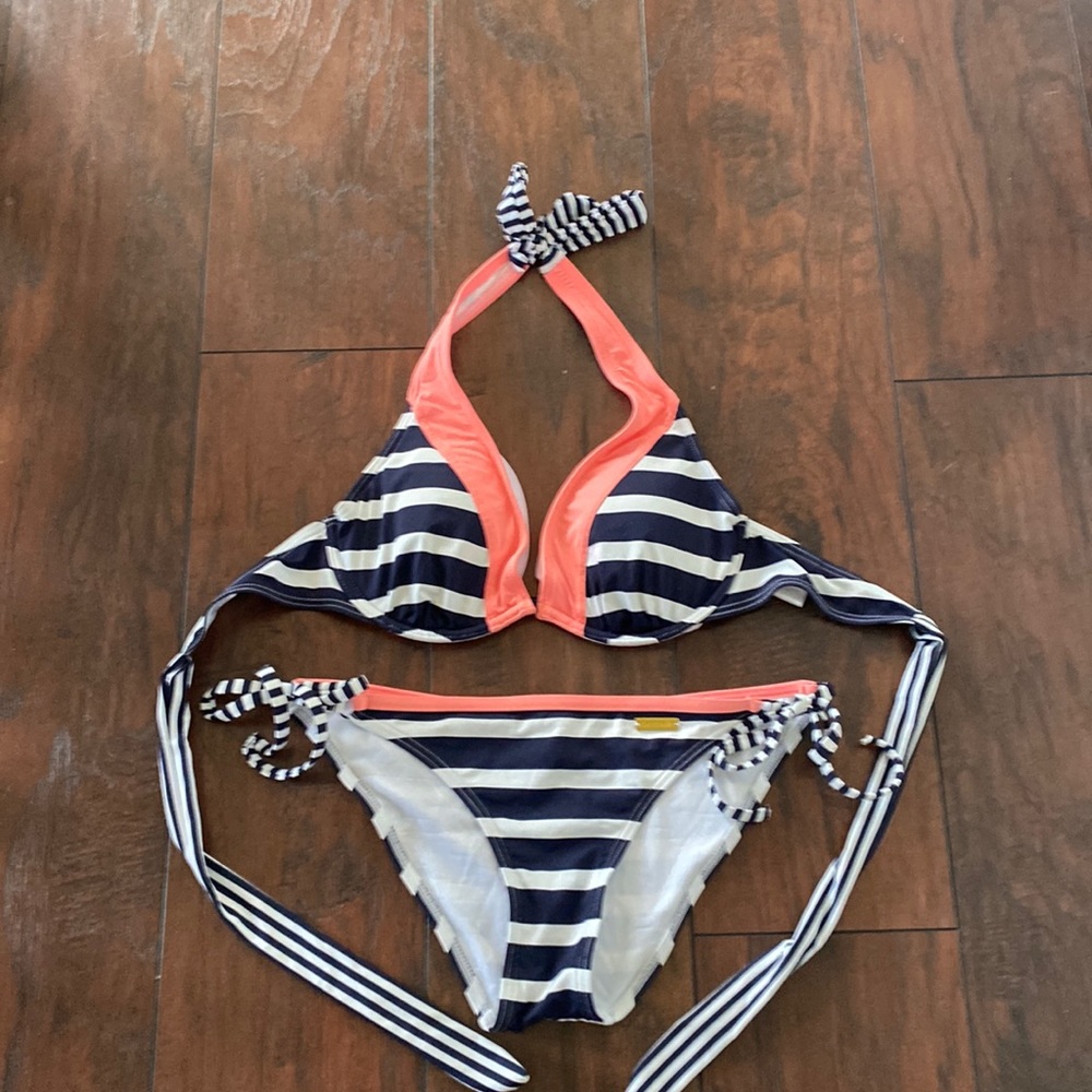 Venus Underwire a halter bikini top with string bottoms - Picture 1 of 5